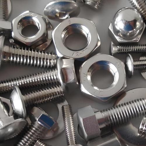 Tornillos y pernos especiales
